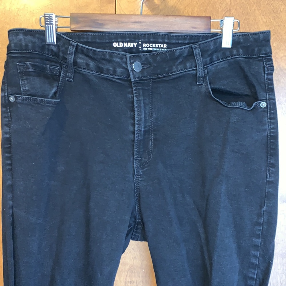 EUC Women’s Old Navy Rockstar Mid-Rise black jeans - size 16T